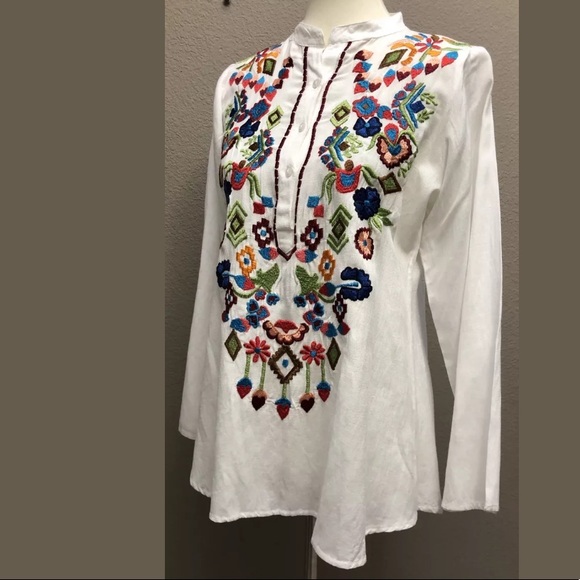 Women’s A&A Embroidered Tunic - Picture 5 of 8
